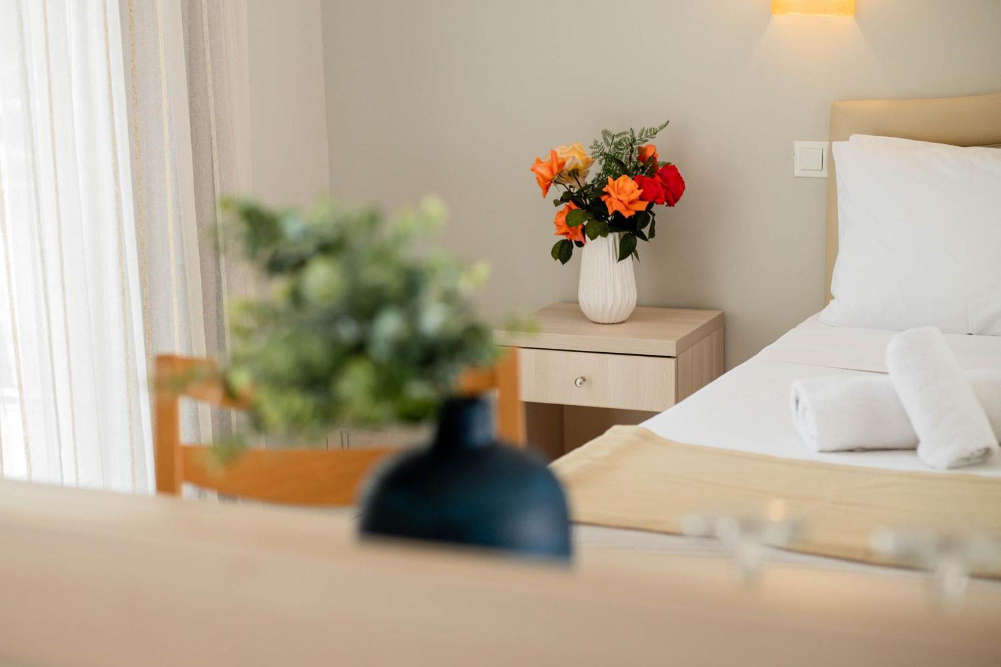 Tosca Beach Hotel PalaiónTsiflíkion المظهر الخارجي الصورة