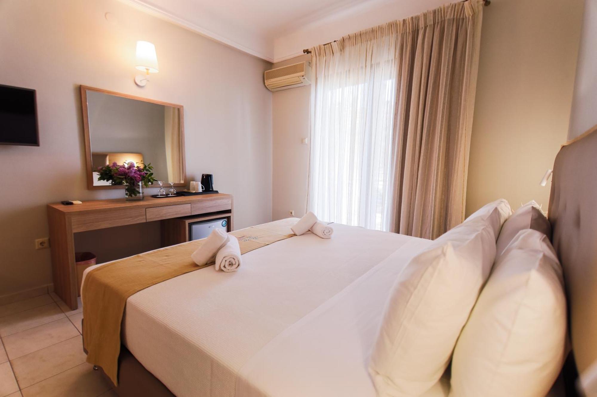 Tosca Beach Hotel PalaiónTsiflíkion المظهر الخارجي الصورة