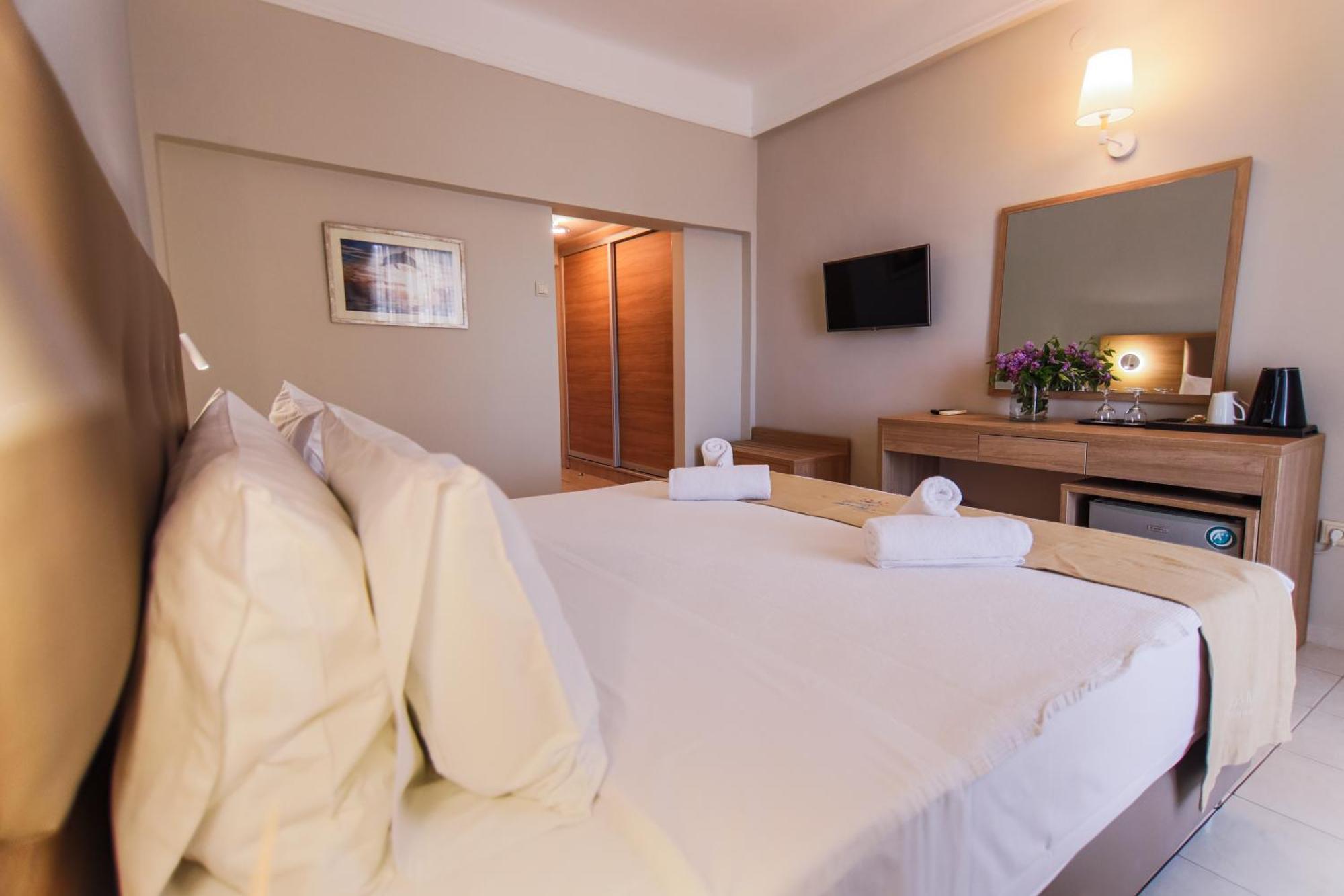 Tosca Beach Hotel PalaiónTsiflíkion المظهر الخارجي الصورة